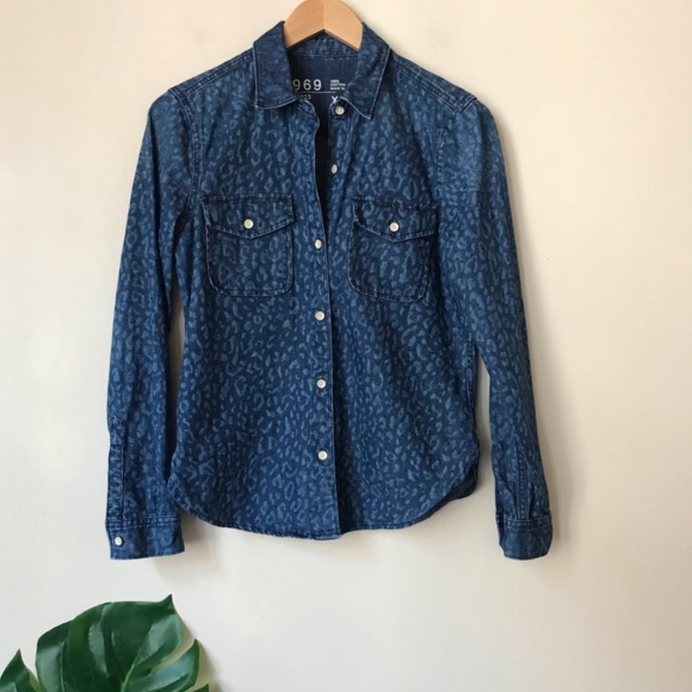 GAP Denim Button Down Shirt Leopard Print Blue Women's Size XS